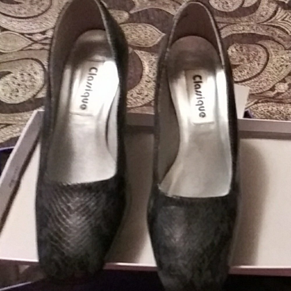 Shoes - Picture 2 of 4